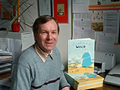 Georg Bydlinski mit Cover vom Buch "Der Zapperdockel und der Wock" 2005